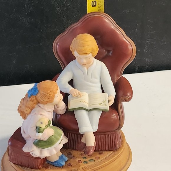 1983 Avon Enjoying The Night Before Christmas Figurine - Picture 8 of 8